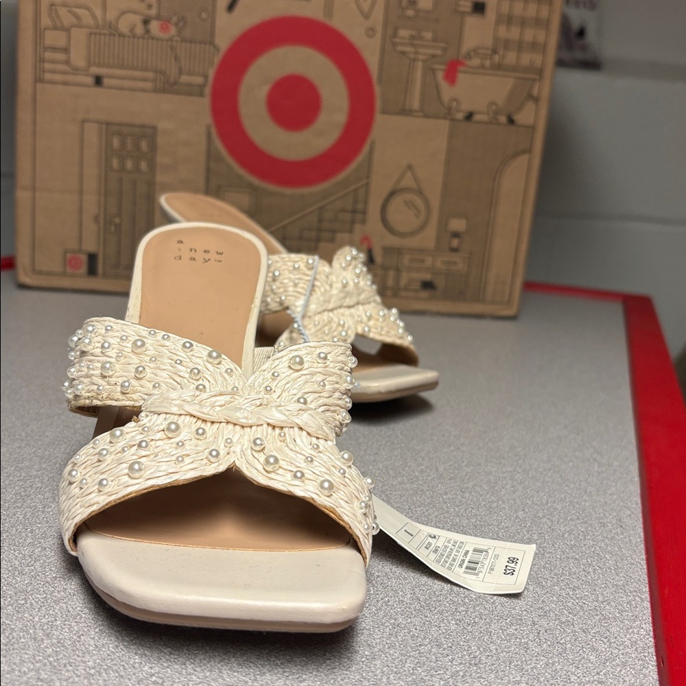 A New Day Heels with Pearl Detailing NWT - Picture 3 of 4